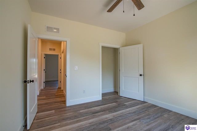 237 Sangria Ct, Vine Grove, KY 40175