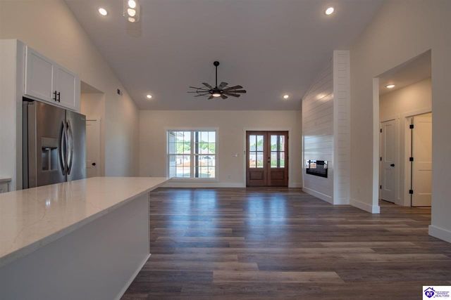 237 Sangria Ct, Vine Grove, KY 40175
