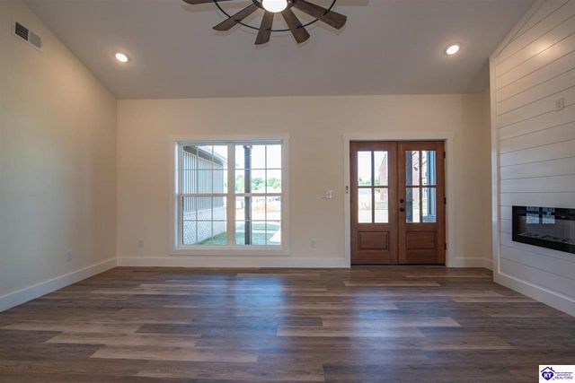 237 Sangria Ct, Vine Grove, KY 40175