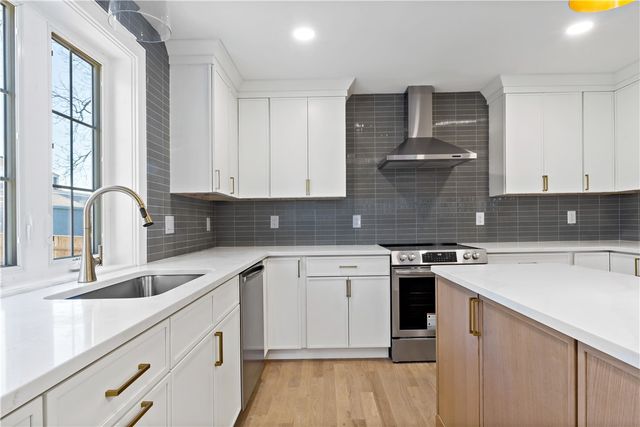 70 Magnolia Street, Bristol, RI 02809