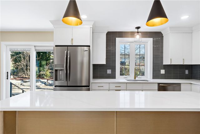 70 Magnolia Street, Bristol, RI 02809