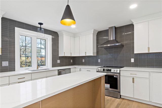 70 Magnolia Street, Bristol, RI 02809