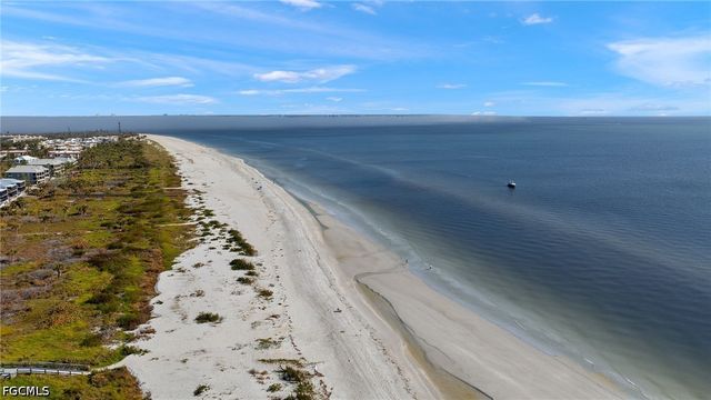 466 E Gulf DR, Sanibel, FL 33957