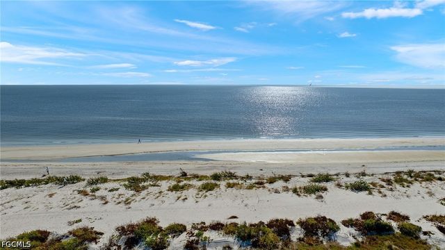 466 E Gulf DR, Sanibel, FL 33957