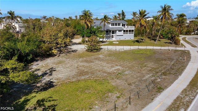 466 E Gulf DR, Sanibel, FL 33957
