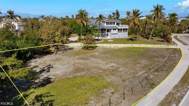 466 E Gulf DR, Sanibel, FL 33957