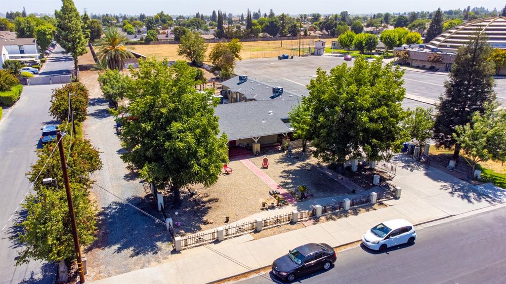 Image 1 of property listing at 3280 Mccall Avenue, Selma, CA 93662