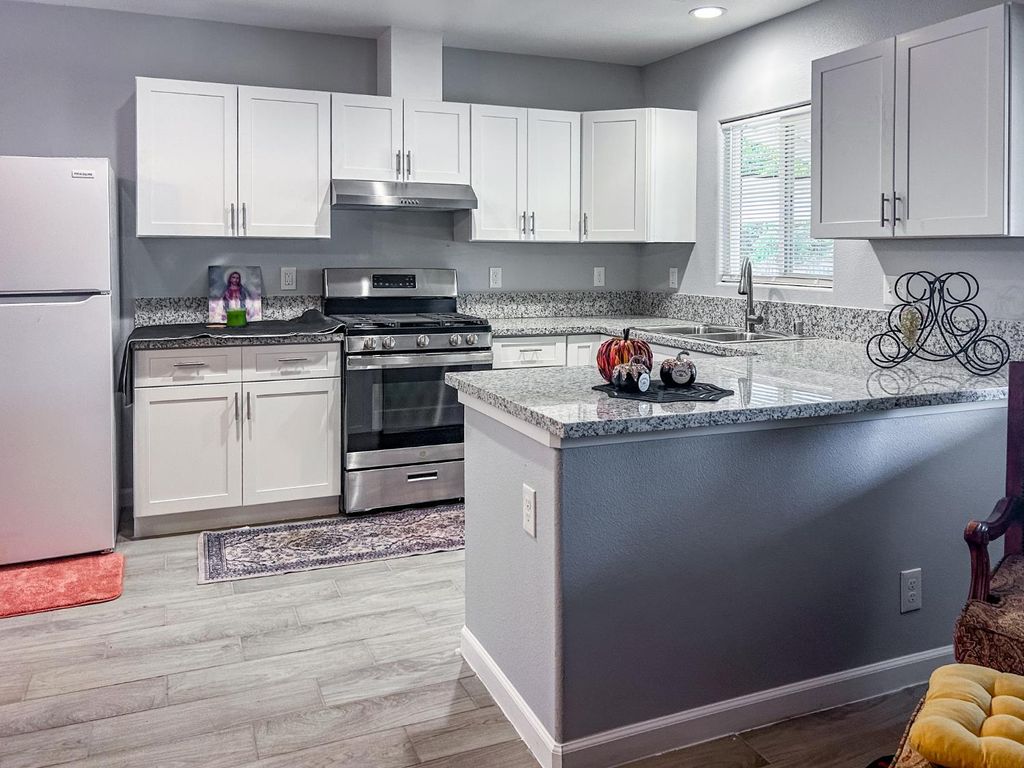 Image 12 of property listing at 3280 Mccall Avenue, Selma, CA 93662