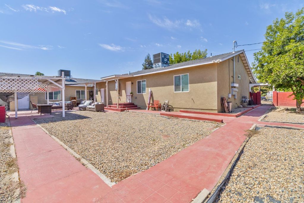 Image 13 of property listing at 3280 Mccall Avenue, Selma, CA 93662