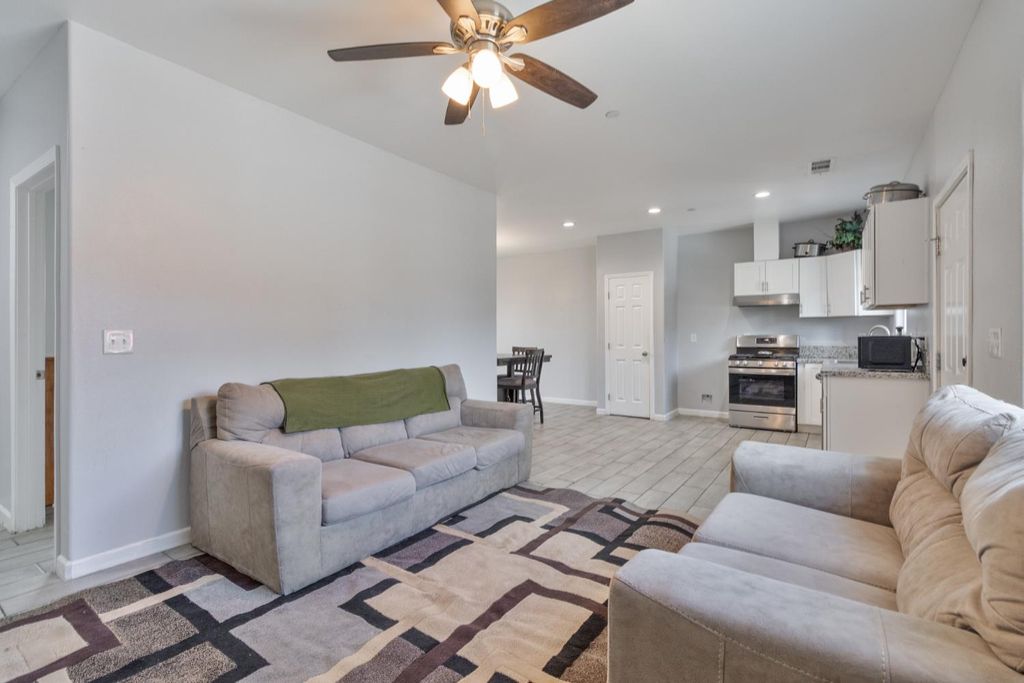 Image 16 of property listing at 3280 Mccall Avenue, Selma, CA 93662