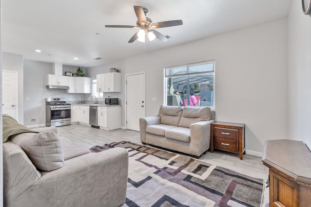 Image 17 of property listing at 3280 Mccall Avenue, Selma, CA 93662