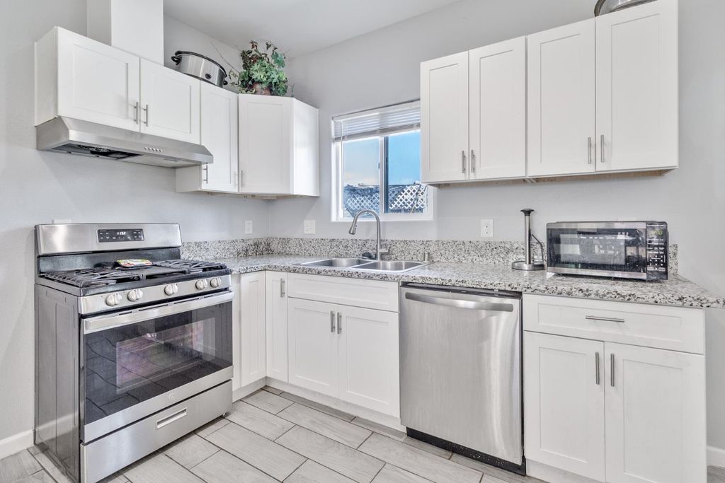 Image 18 of property listing at 3280 Mccall Avenue, Selma, CA 93662