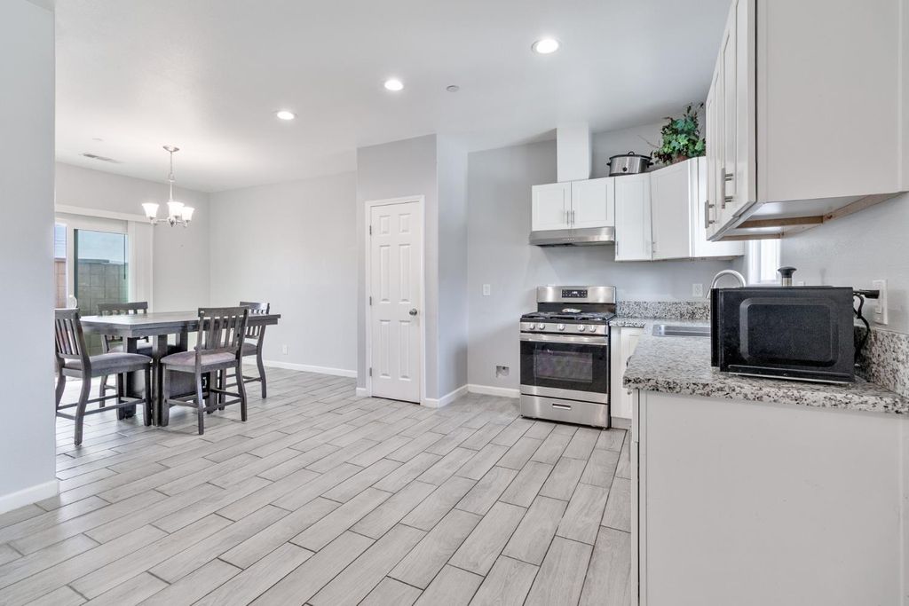 Image 19 of property listing at 3280 Mccall Avenue, Selma, CA 93662