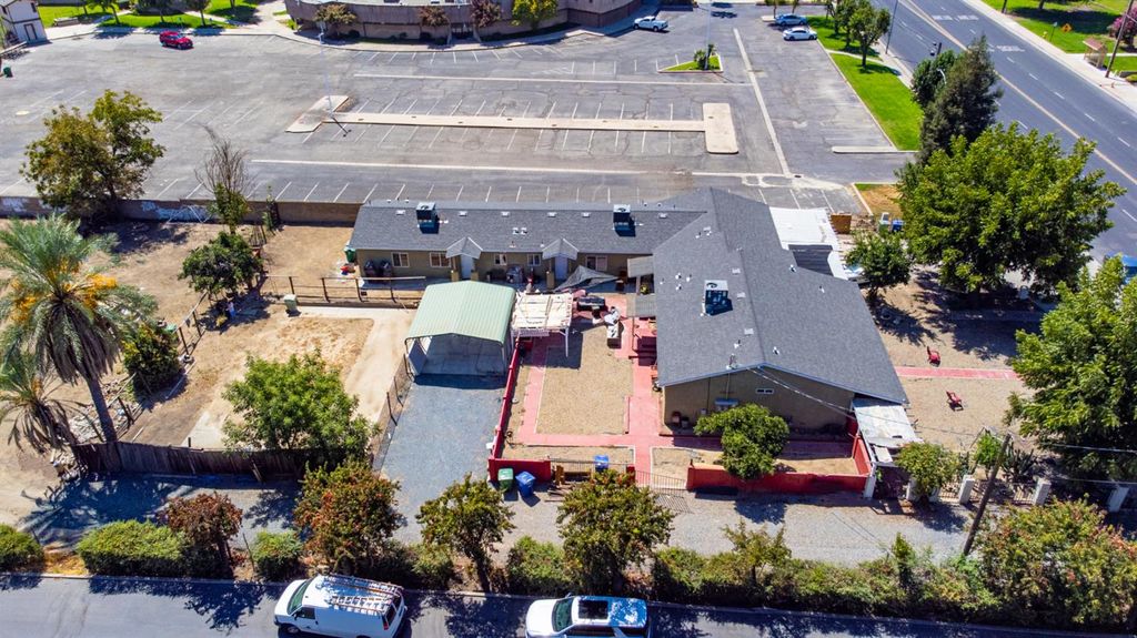Image 2 of property listing at 3280 Mccall Avenue, Selma, CA 93662