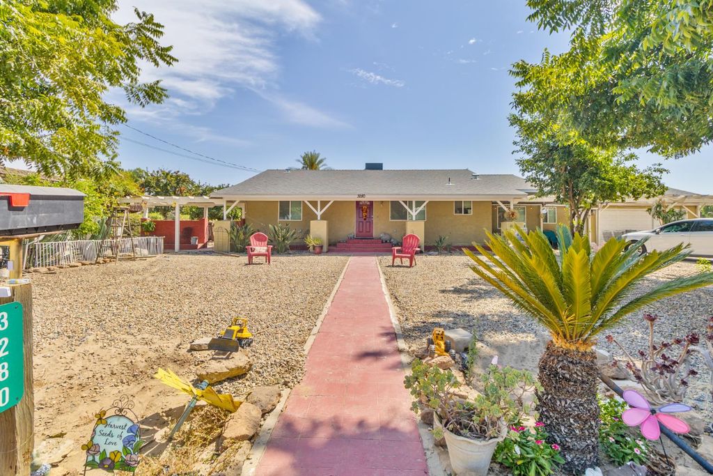 Image 5 of property listing at 3280 Mccall Avenue, Selma, CA 93662
