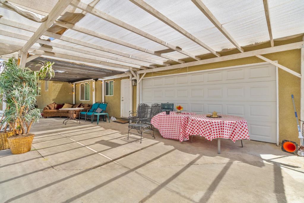 Image 6 of property listing at 3280 Mccall Avenue, Selma, CA 93662
