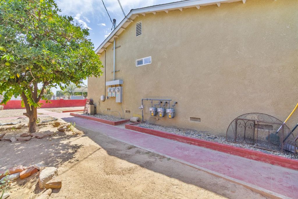 Image 7 of property listing at 3280 Mccall Avenue, Selma, CA 93662