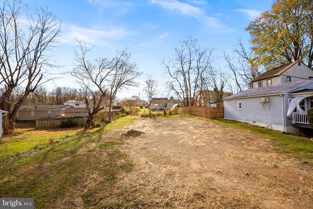 406 E 11TH AVE, Ranson, WV 25438