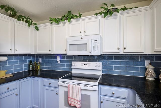 5807 Quarter Court, Jeffersonville, IN 47130