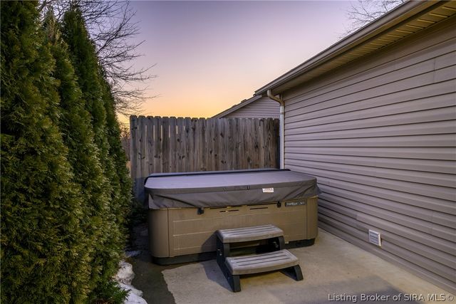 5807 Quarter Court, Jeffersonville, IN 47130