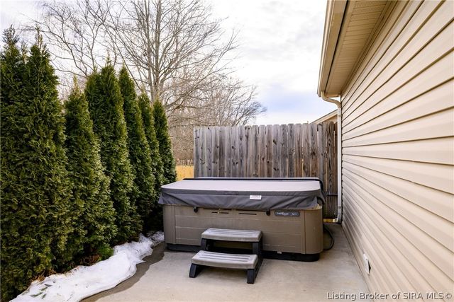 5807 Quarter Court, Jeffersonville, IN 47130