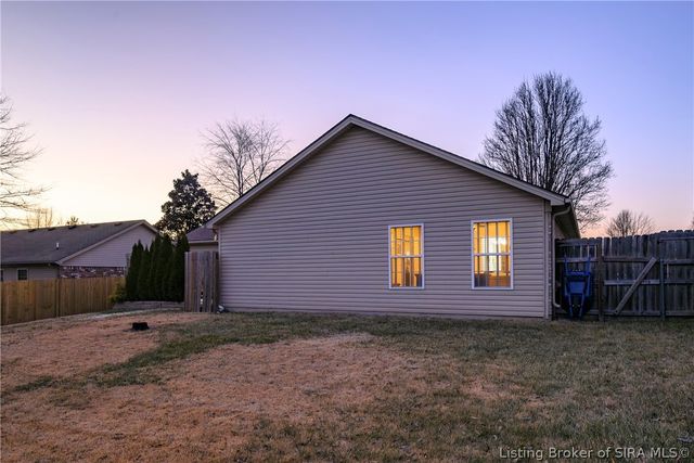 5807 Quarter Court, Jeffersonville, IN 47130