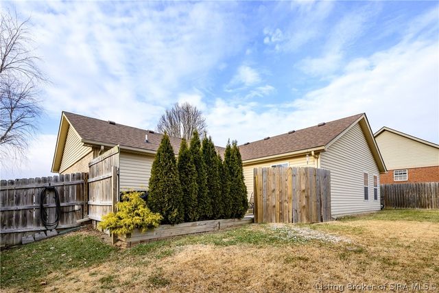 5807 Quarter Court, Jeffersonville, IN 47130