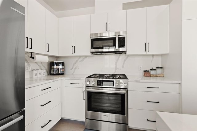 11 Tafthill Ter 4, Boston, MA 02131