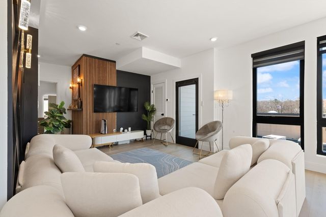 11 Tafthill Ter 4, Boston, MA 02131