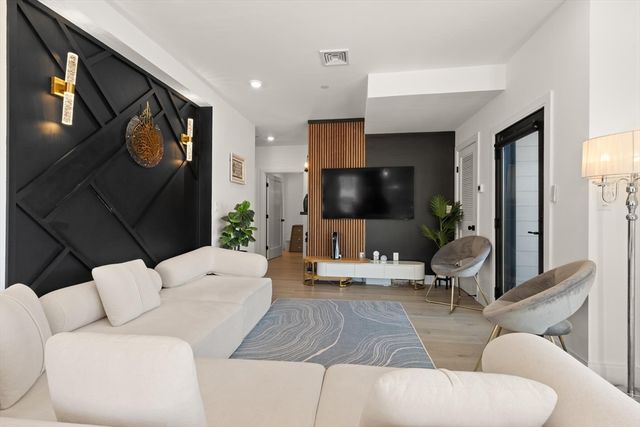 11 Tafthill Ter 4, Boston, MA 02131