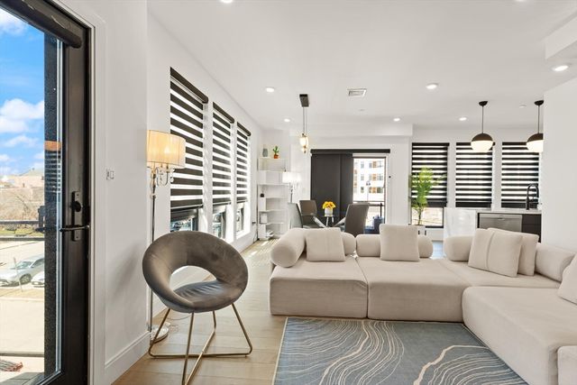 11 Tafthill Ter 4, Boston, MA 02131