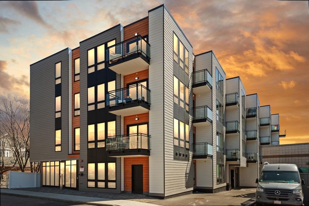 11 Tafthill Ter 4, Boston, MA 02131