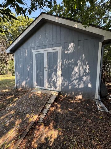 2010 Spring Court, Azle, TX 76020