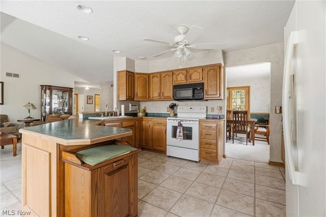 6862 Red Deer Circle NW, Canton, OH 44708