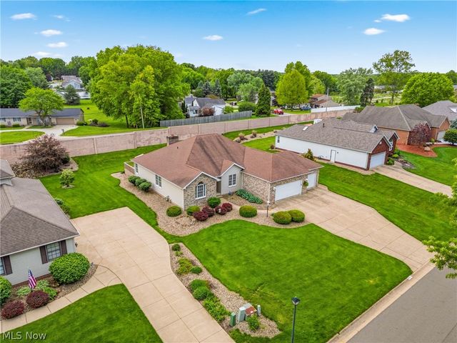 6862 Red Deer Circle NW, Canton, OH 44708