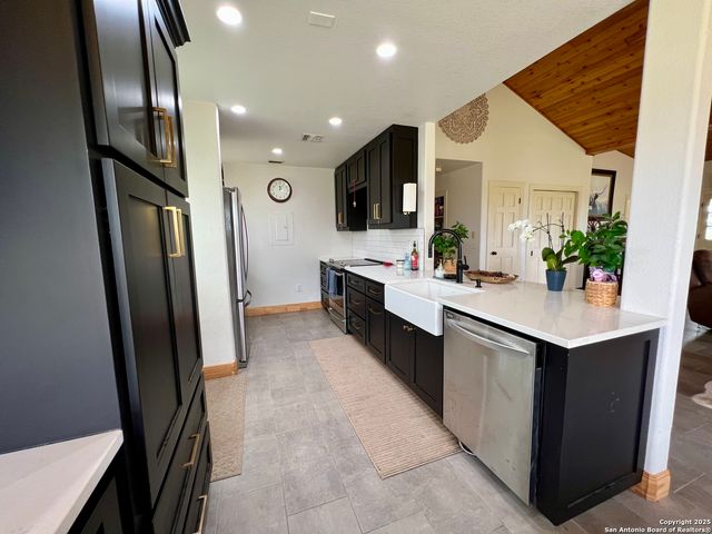 545 HIGHGATE DR, Bandera, TX 78003