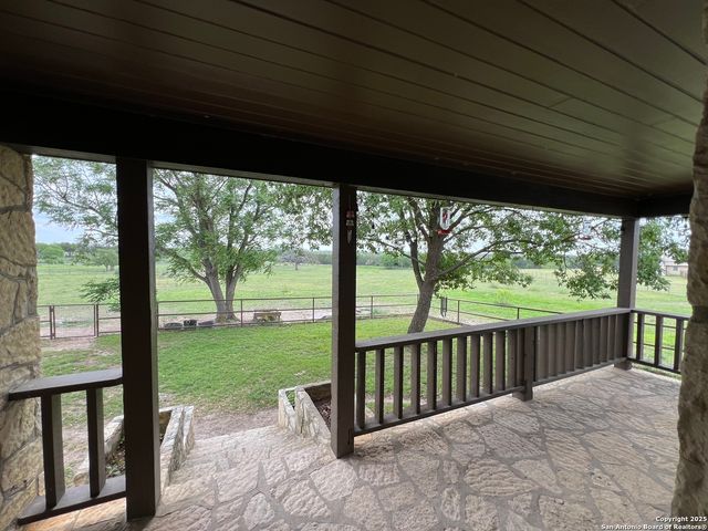 545 HIGHGATE DR, Bandera, TX 78003
