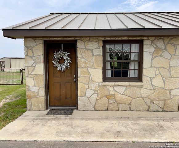 545 HIGHGATE DR, Bandera, TX 78003