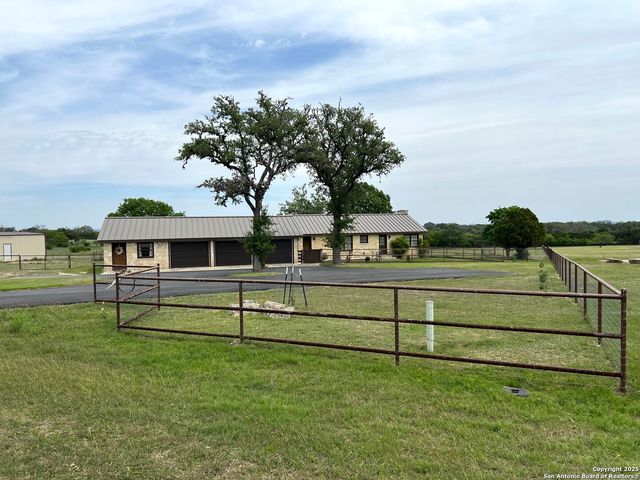 545 HIGHGATE DR, Bandera, TX 78003