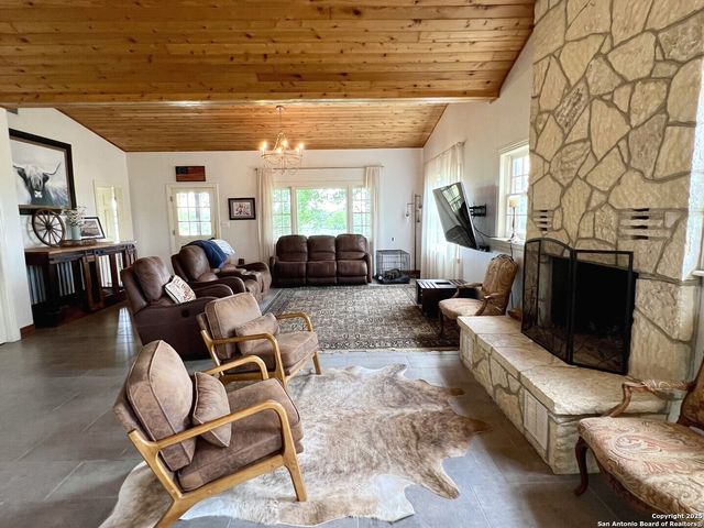 545 HIGHGATE DR, Bandera, TX 78003