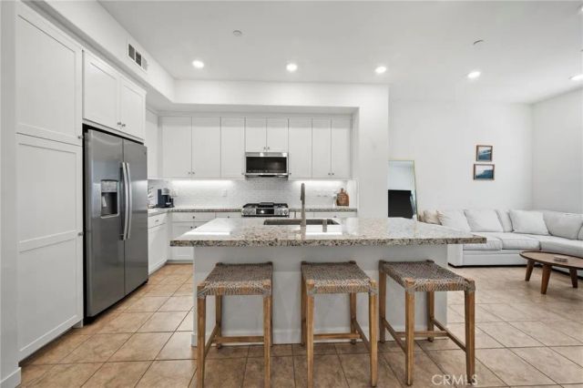 27410 Merlin Place 203, Valencia, CA 91381