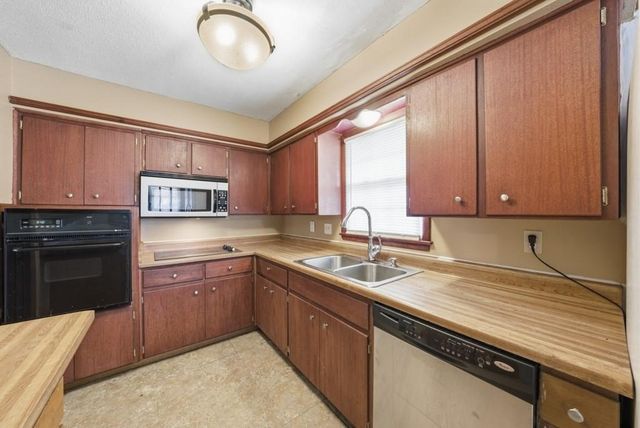 3207 E 26th Street, Des Moines, IA 50317