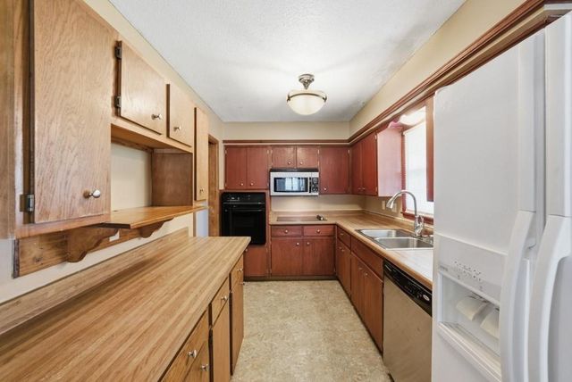 3207 E 26th Street, Des Moines, IA 50317
