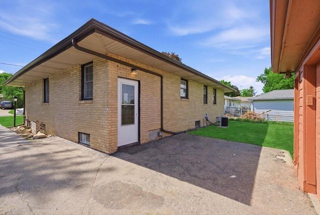 3207 E 26th Street, Des Moines, IA 50317