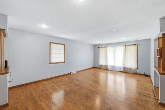 3207 E 26th Street, Des Moines, IA 50317