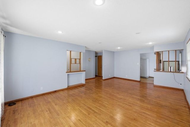 3207 E 26th Street, Des Moines, IA 50317