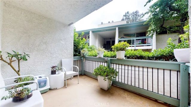 4632 Park Granada 93, Calabasas, CA 91302