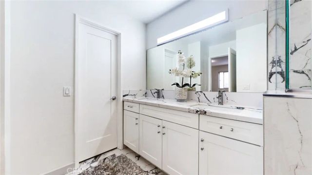 4632 Park Granada 93, Calabasas, CA 91302