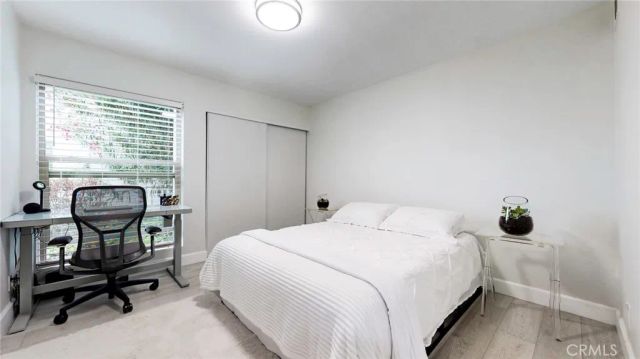 4632 Park Granada 93, Calabasas, CA 91302