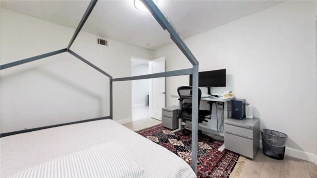 4632 Park Granada 93, Calabasas, CA 91302